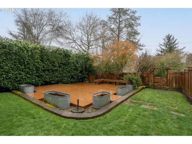 8675 Sw FAIRWAY Dr, Portland, OR 97225