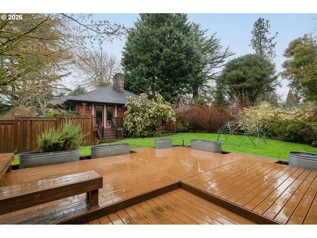 8675 Sw FAIRWAY Dr, Portland, OR 97225