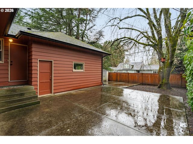 8675 Sw FAIRWAY Dr, Portland, OR 97225