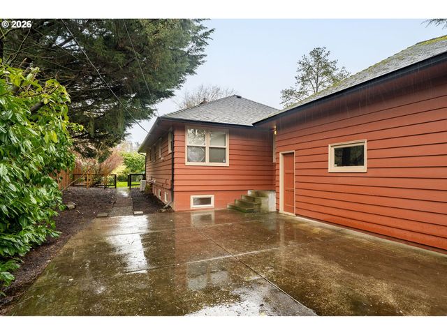 8675 Sw FAIRWAY Dr, Portland, OR 97225