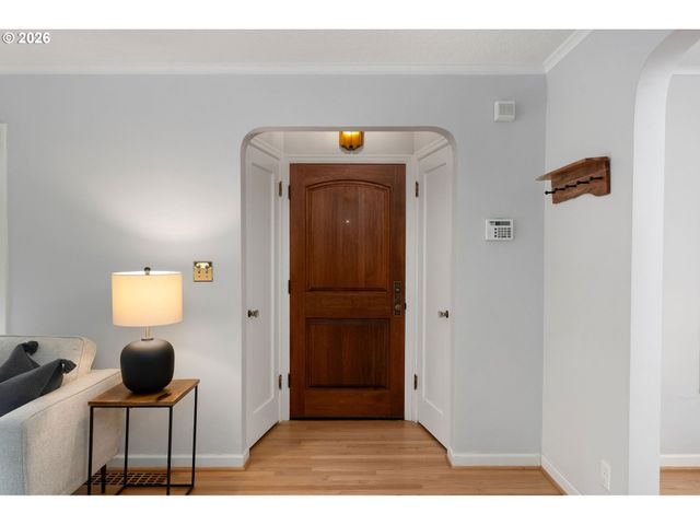 8675 Sw FAIRWAY Dr, Portland, OR 97225