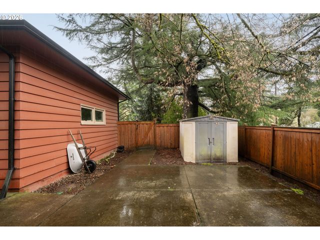 8675 Sw FAIRWAY Dr, Portland, OR 97225