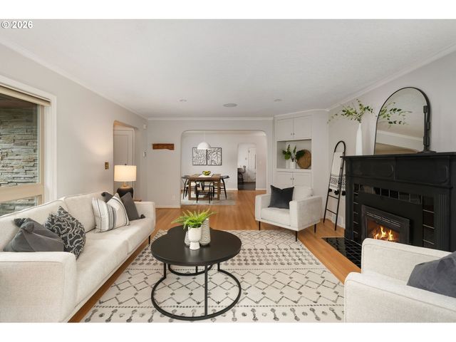 8675 Sw FAIRWAY Dr, Portland, OR 97225