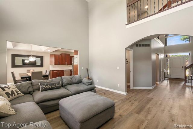 53268 Kakos Drive, New Baltimore, MI 48051