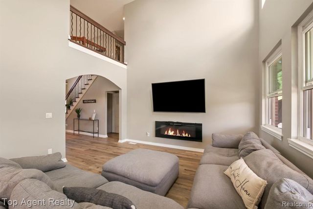 53268 Kakos Drive, New Baltimore, MI 48051