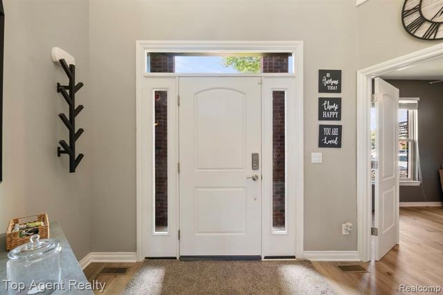 53268 Kakos Drive, New Baltimore, MI 48051