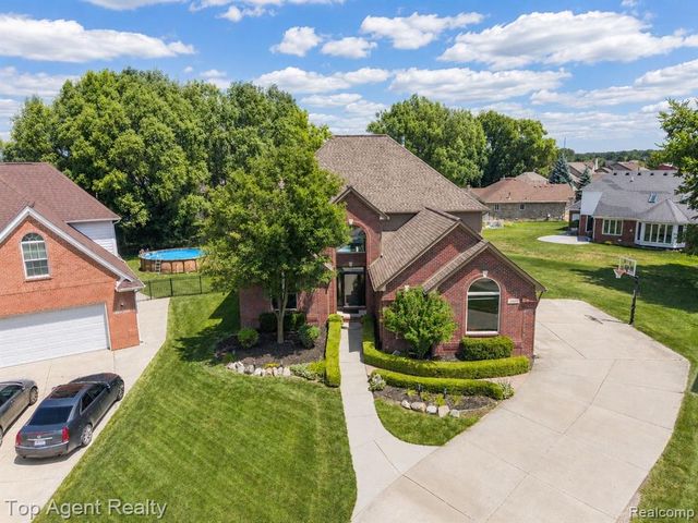 53268 Kakos Drive, New Baltimore, MI 48051