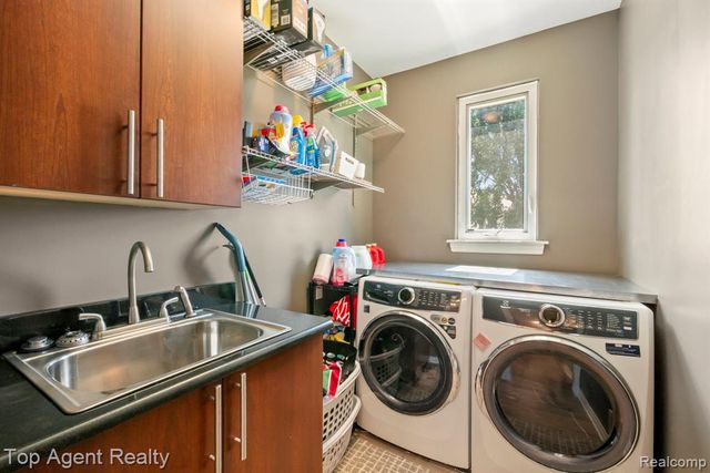 53268 Kakos Drive, New Baltimore, MI 48051