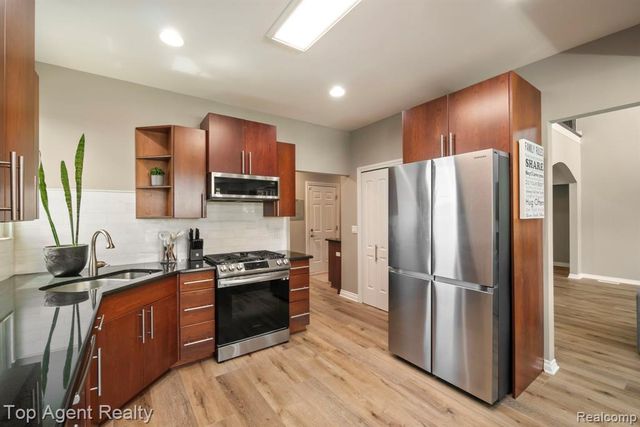 53268 Kakos Drive, New Baltimore, MI 48051