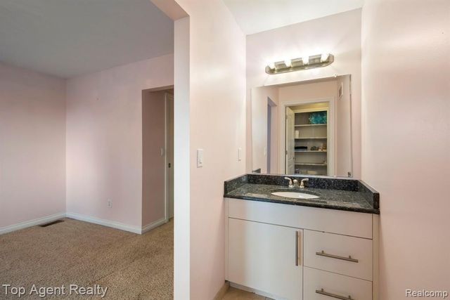 53268 Kakos Drive, New Baltimore, MI 48051