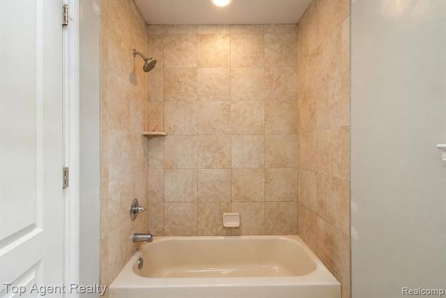 53268 Kakos Drive, New Baltimore, MI 48051