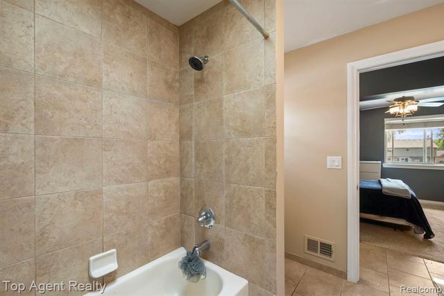 53268 Kakos Drive, New Baltimore, MI 48051