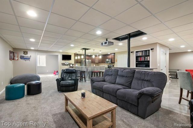 53268 Kakos Drive, New Baltimore, MI 48051