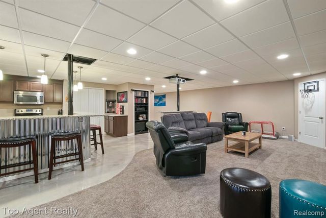 53268 Kakos Drive, New Baltimore, MI 48051