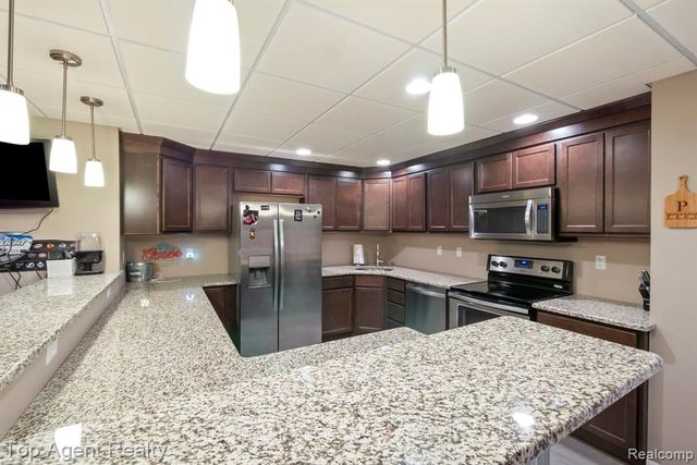 53268 Kakos Drive, New Baltimore, MI 48051