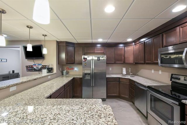 53268 Kakos Drive, New Baltimore, MI 48051