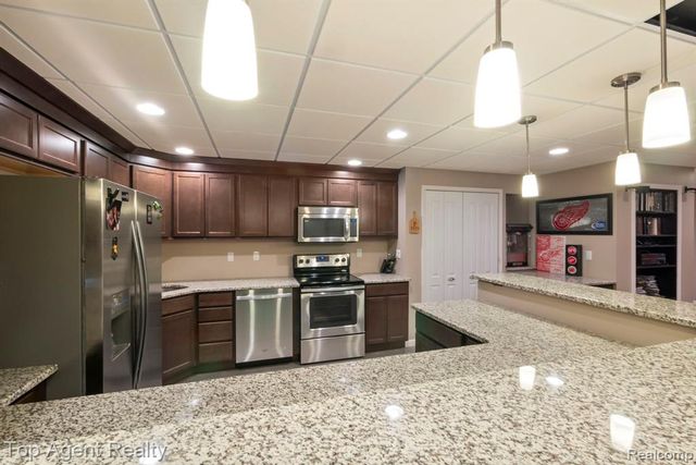 53268 Kakos Drive, New Baltimore, MI 48051