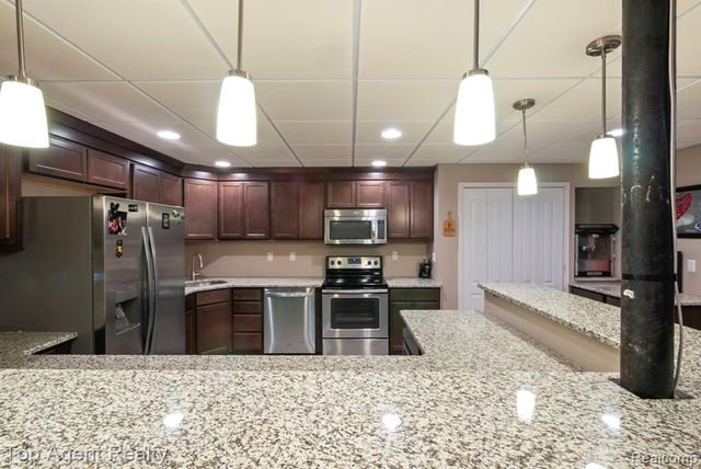53268 Kakos Drive, New Baltimore, MI 48051