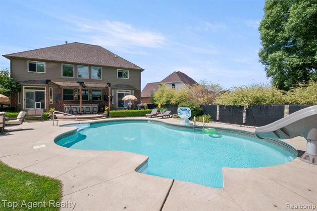 53268 Kakos Drive, New Baltimore, MI 48051