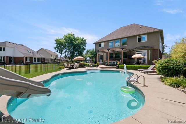 53268 Kakos Drive, New Baltimore, MI 48051