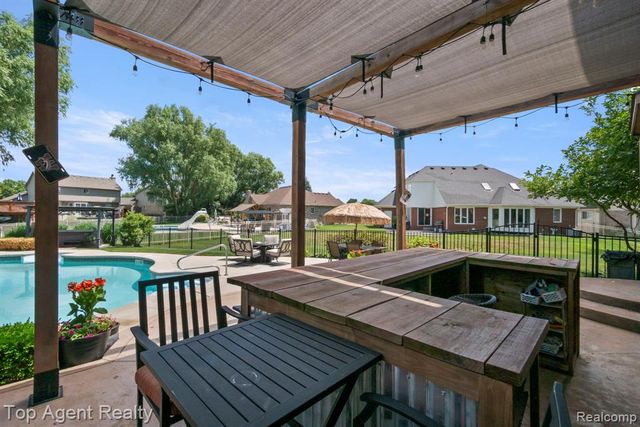 53268 Kakos Drive, New Baltimore, MI 48051