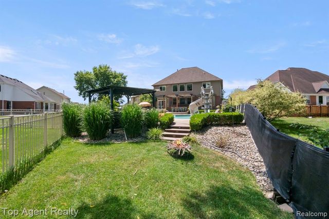 53268 Kakos Drive, New Baltimore, MI 48051