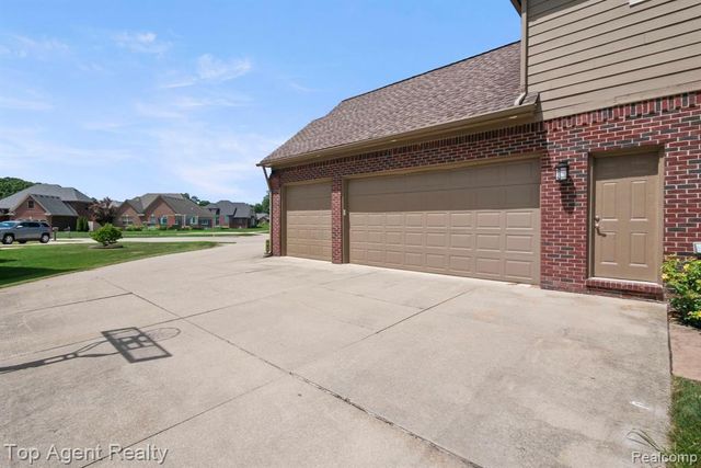53268 Kakos Drive, New Baltimore, MI 48051