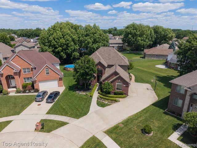 53268 Kakos Drive, New Baltimore, MI 48051