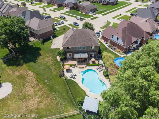 53268 Kakos Drive, New Baltimore, MI 48051