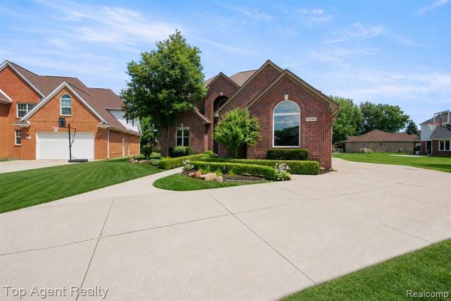 53268 Kakos Drive, New Baltimore, MI 48051