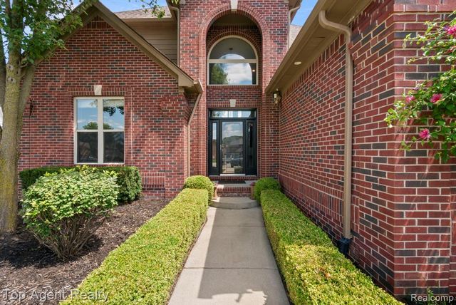 53268 Kakos Drive, New Baltimore, MI 48051