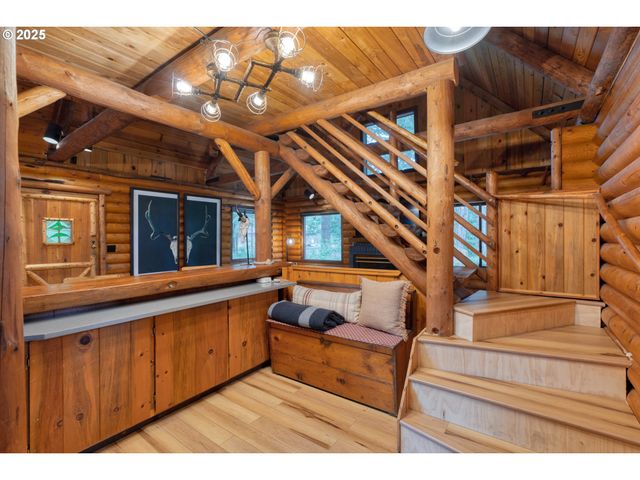 67930 E STAGE STOP Rd, Welches, OR 97067