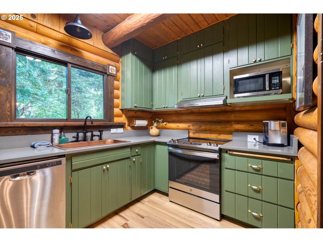 67930 E STAGE STOP Rd, Welches, OR 97067