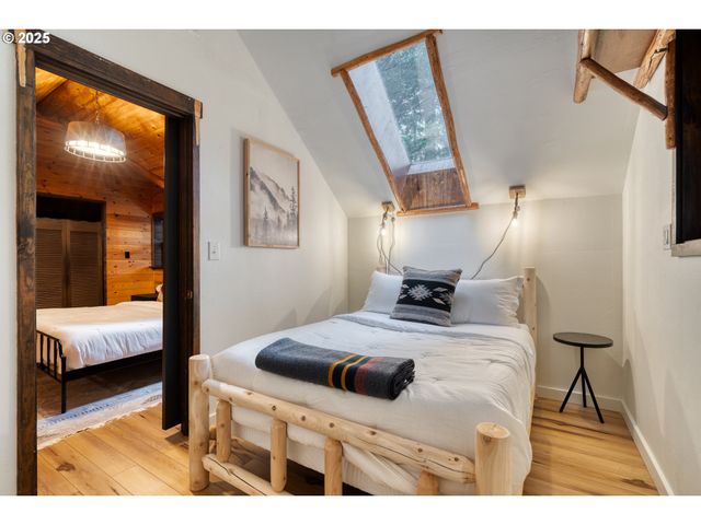 67930 E STAGE STOP Rd, Welches, OR 97067