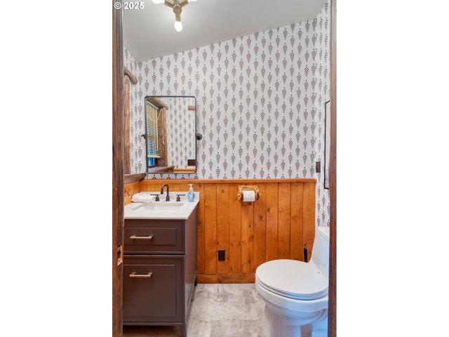 67930 E STAGE STOP Rd, Welches, OR 97067