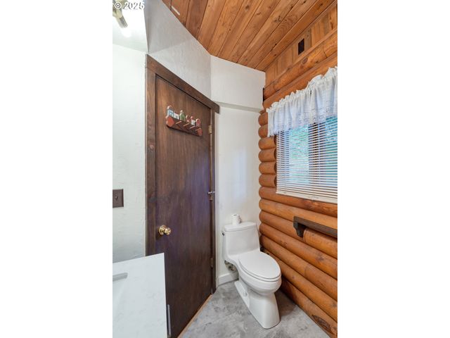 67930 E STAGE STOP Rd, Welches, OR 97067