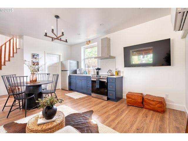 67930 E STAGE STOP Rd, Welches, OR 97067