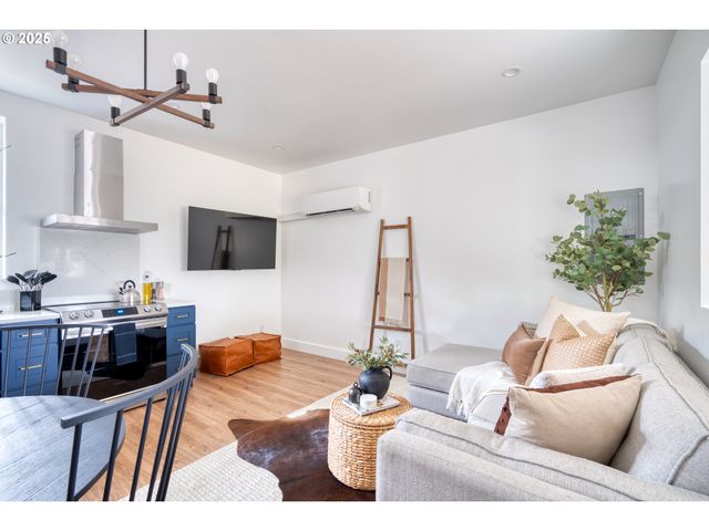 67930 E STAGE STOP Rd, Welches, OR 97067