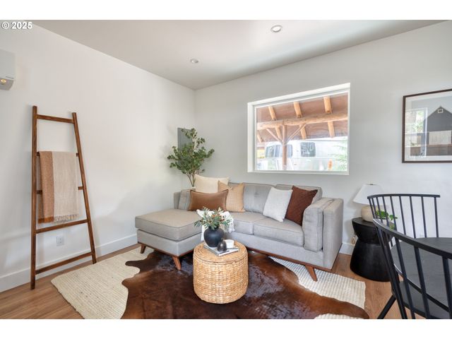 67930 E STAGE STOP Rd, Welches, OR 97067