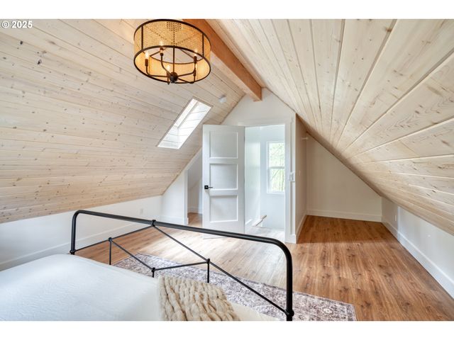 67930 E STAGE STOP Rd, Welches, OR 97067