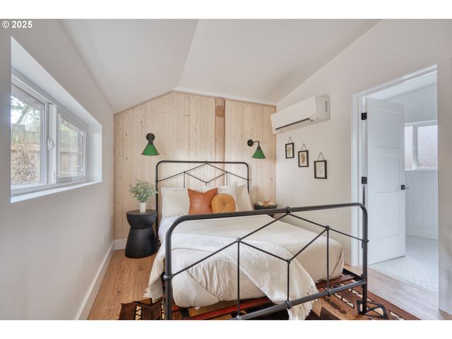 67930 E STAGE STOP Rd, Welches, OR 97067