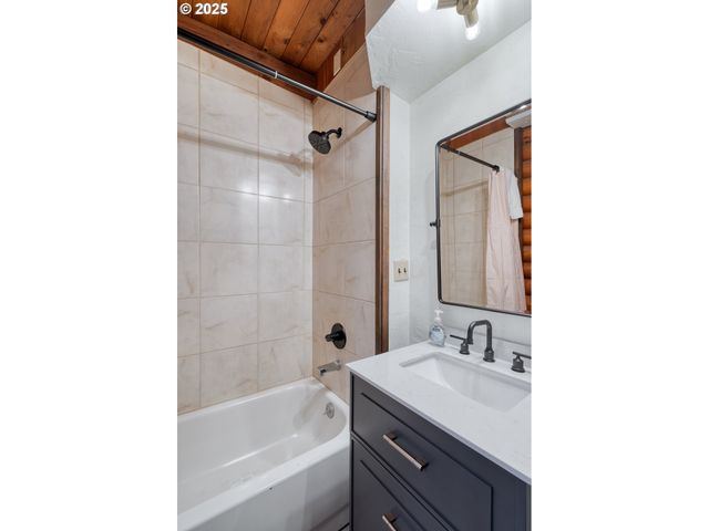 67930 E STAGE STOP Rd, Welches, OR 97067