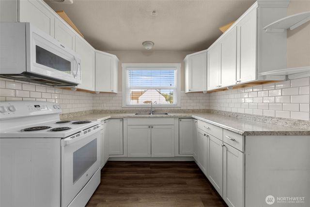 408 S Parkway Avenue, Battle Ground, WA 98604