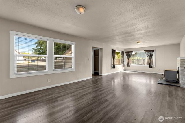 408 S Parkway Avenue, Battle Ground, WA 98604