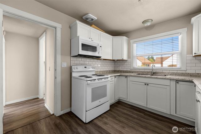 408 S Parkway Avenue, Battle Ground, WA 98604