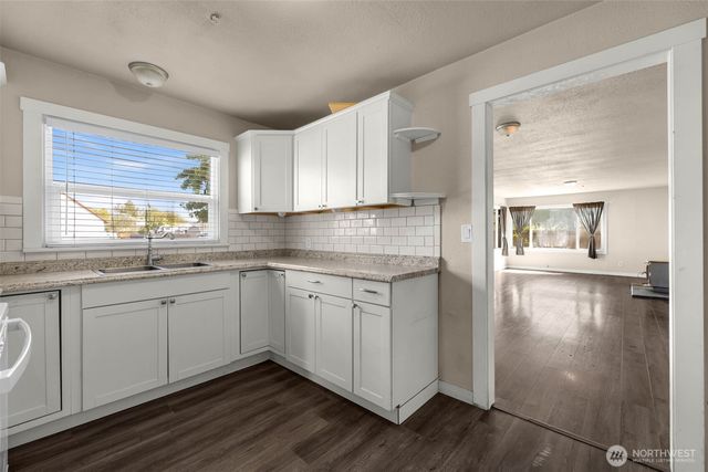408 S Parkway Avenue, Battle Ground, WA 98604