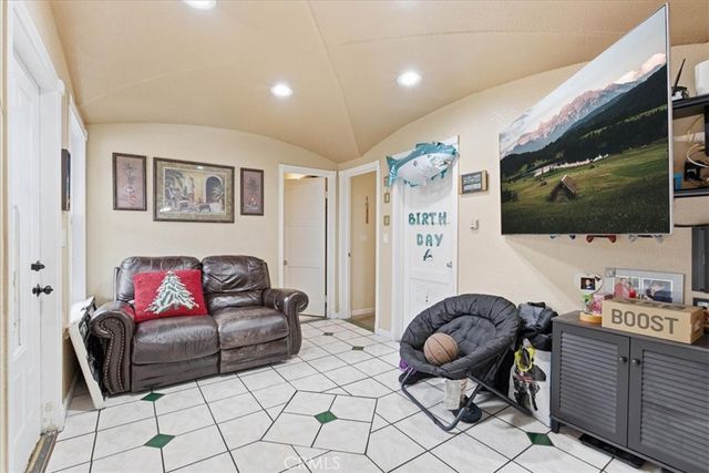 1614 S Flower, Santa Ana, CA 92707