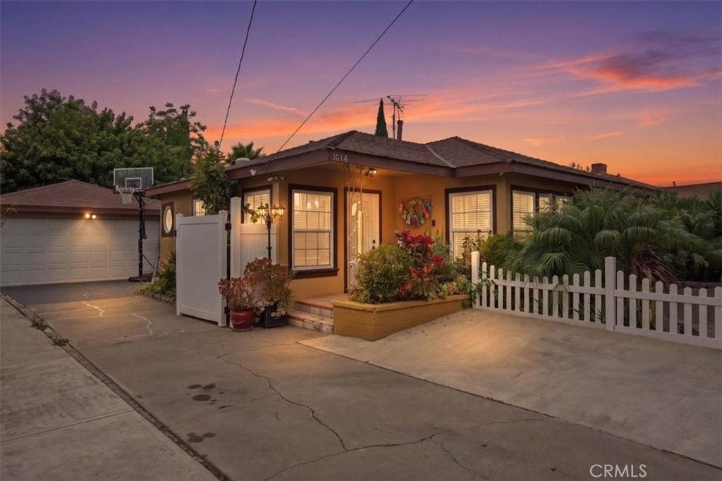 1614 S Flower, Santa Ana, CA 92707