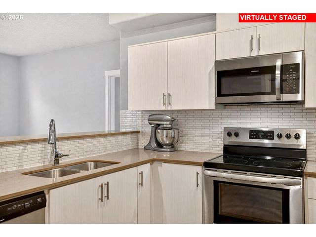 17193 Sw APPLEDALE Rd 104, Beaverton, OR 97007