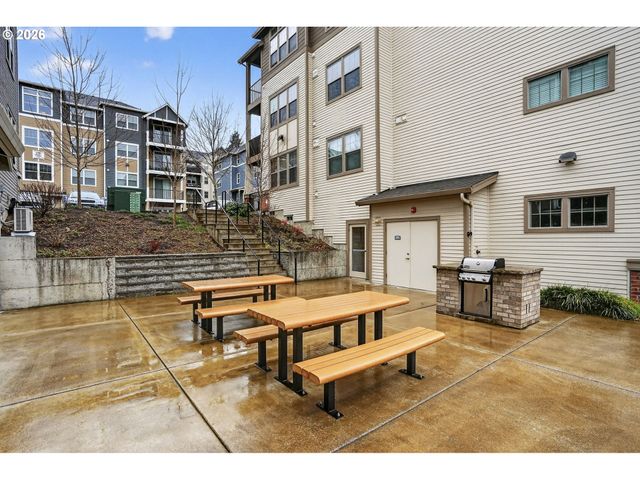 17193 Sw APPLEDALE Rd 104, Beaverton, OR 97007